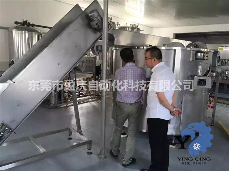 國內某飲品廠家12000瓶裝水產線安裝現場